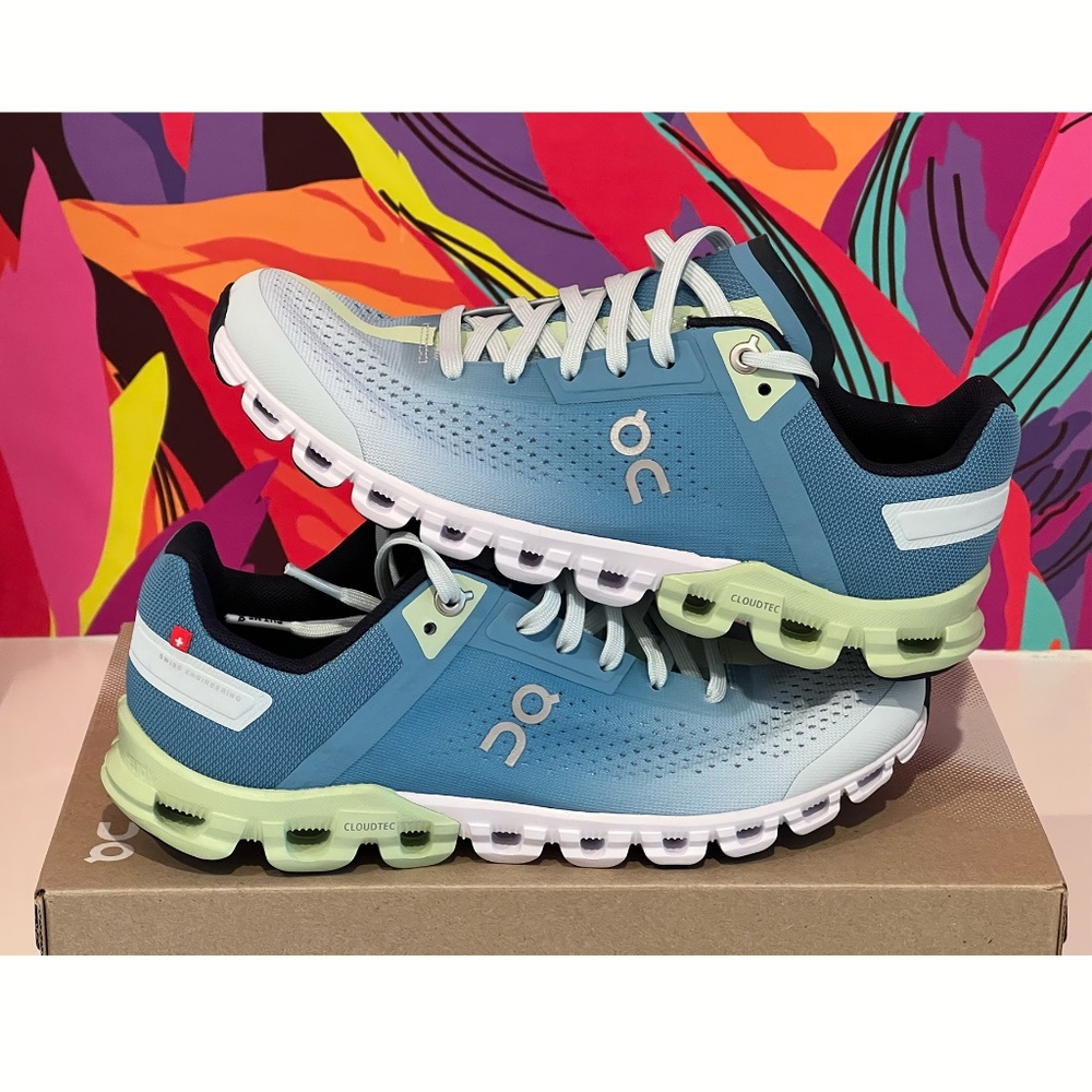 On Running - Cloudflow Sneaker - Women size 6.5